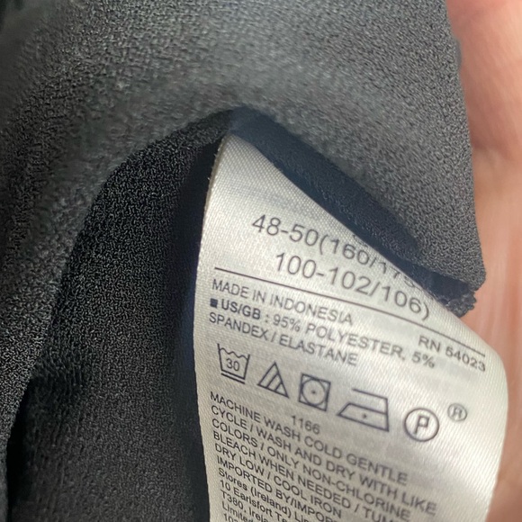 🎁Banana Republic Black Blouse - Picture 5 of 6